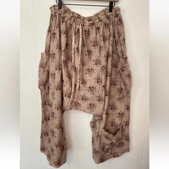 Magnolia Pearl Gertie Pants Pink Rose Floral - Picture 2 of 9